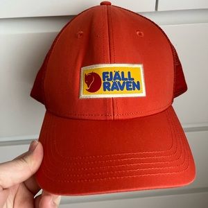 Fjallraven hat orange unisex